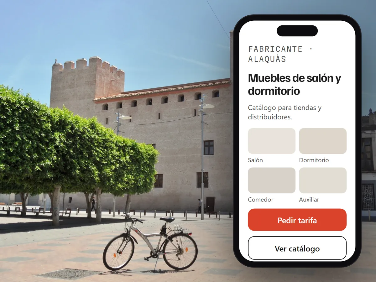Castillo de las cuatro torres de Alaquàs y la web de un fabricante de muebles en el móvil con catálogo y botón para pedir tarifa