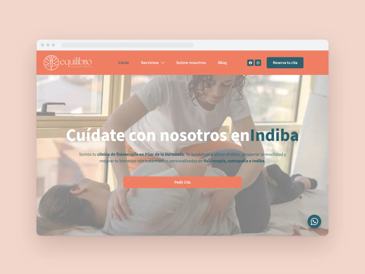 Portada de la web de Equilibrio Salud Integrativa dentro de un marco de navegador sobre fondo salmón